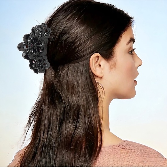 XL Set of 2 Claw clips with floral design in black and brown tortoise. NWOT - Picture 2 of 7